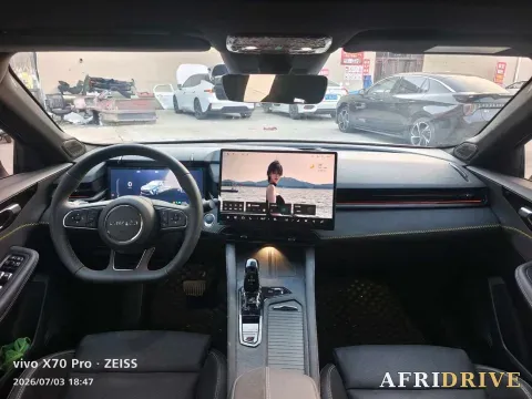 2025 LYNK&CO 03 9