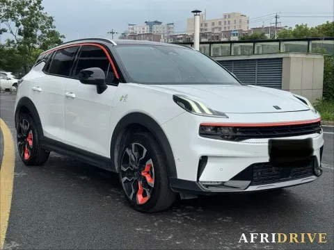 2020 LYNK&CO 06 3