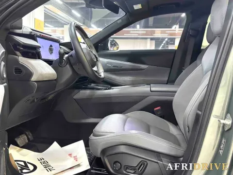 2023 LYNK&CO 08 EM-P 4