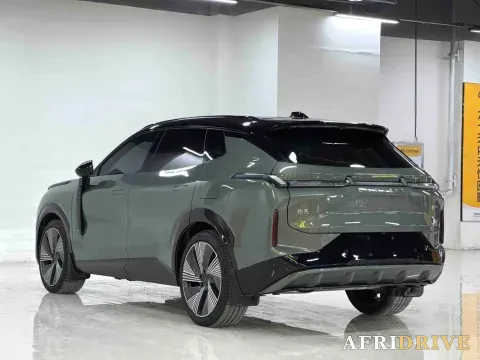2023 LYNK&CO 08 EM-P 7