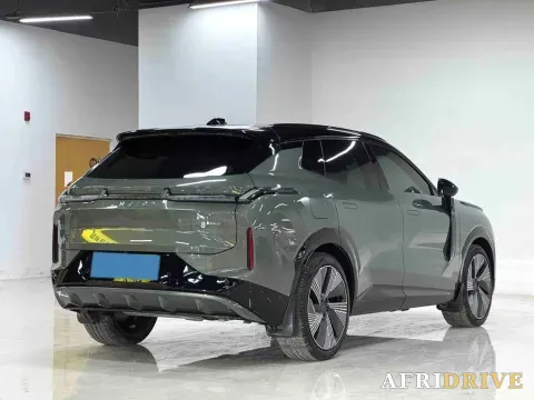 2023 LYNK&CO 08 EM-P 9