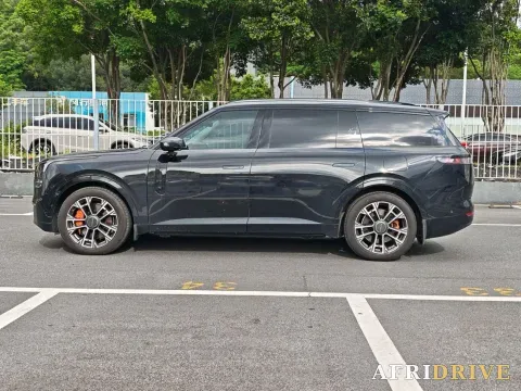 2025 LYNK&CO 900 2