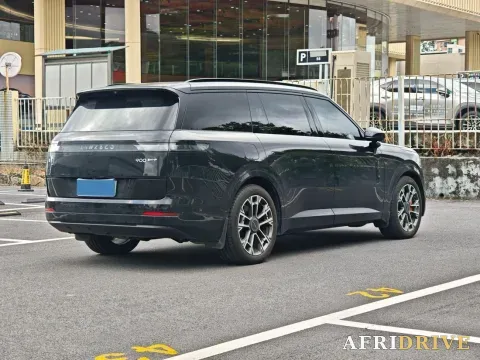 2025 LYNK&CO 900 3