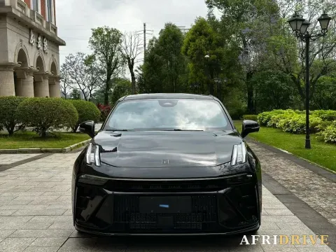 2023 LYNK&CO 03 2