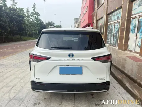 2023 Toyota Sienna 7
