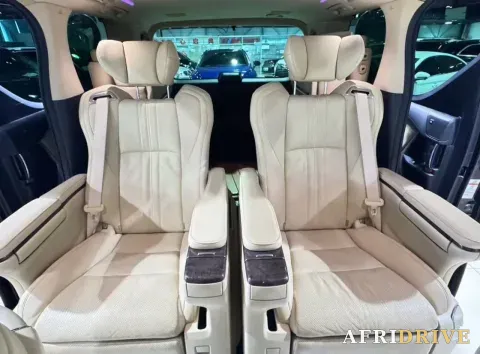 2021 Toyota Alphard 4
