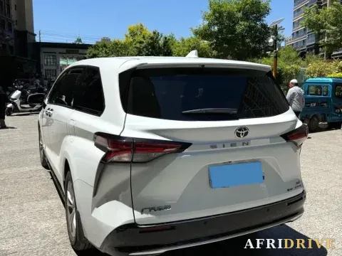 2024 Toyota Sienna 7