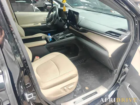 2022 Toyota Granvia 9