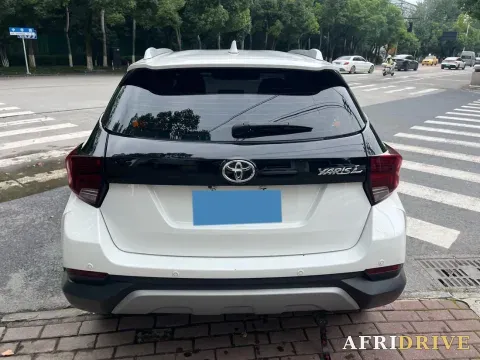 2022 Toyota Yaris L 6