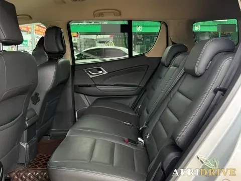 2018 Isuzu Mu-X 8