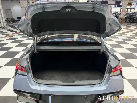 2023 Hyundai Elantra 17
