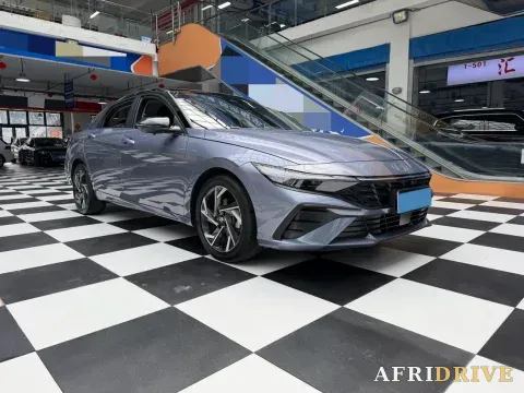 2023 Hyundai Elantra 3