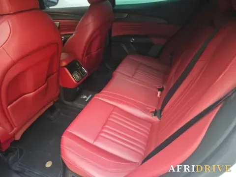 2022 Maserati Levante 6