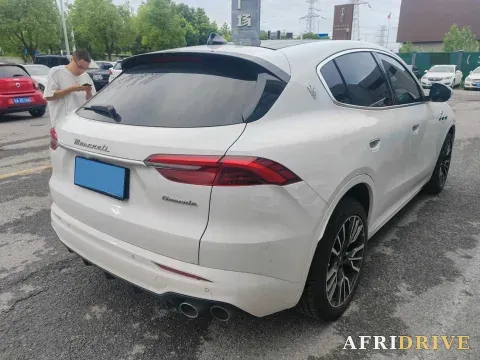 2022 Maserati Levante 3