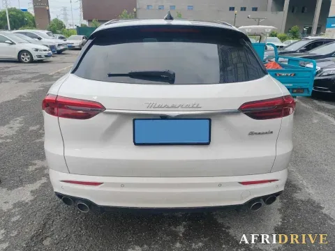 2022 Maserati Levante 4
