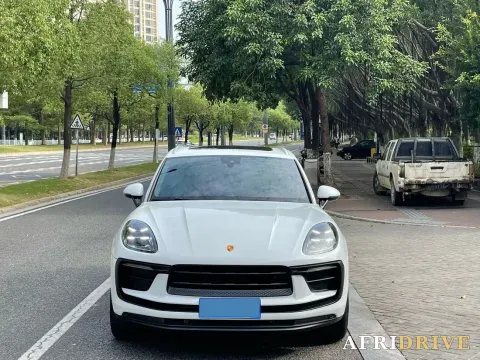 2023 Porsche Macan 2