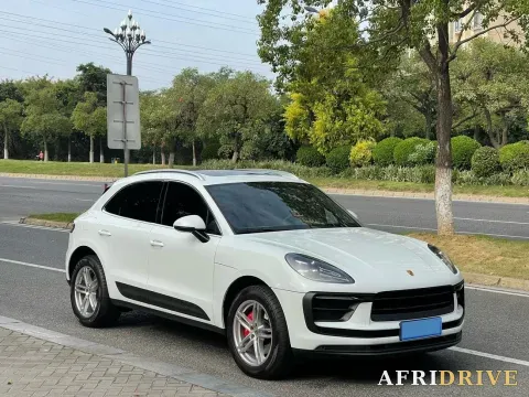 2023 Porsche Macan 3