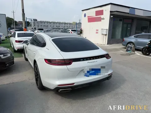 2019 Porsche Panamera 2