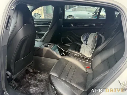 2019 Porsche Panamera 6