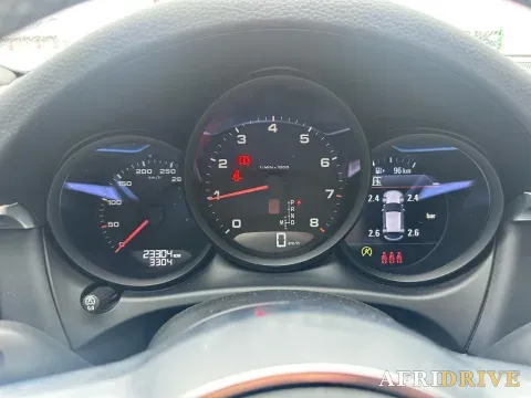 2020 Porsche Macan 11