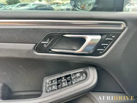 2020 Porsche Macan 10