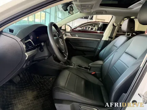 2022 Bestune B70 4