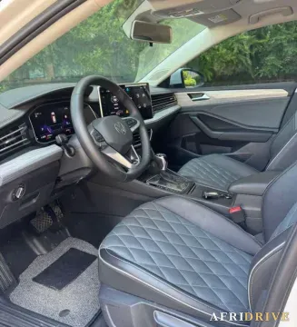 2025 Volkswagen Sagitar 4