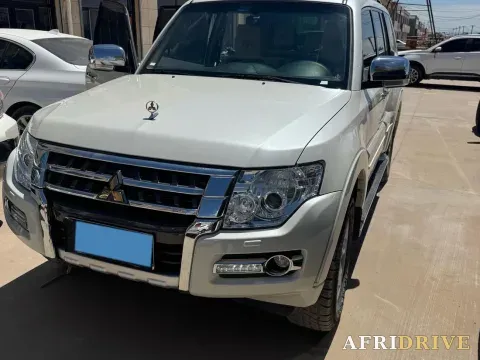 2018 Mitsubishi Pajero
