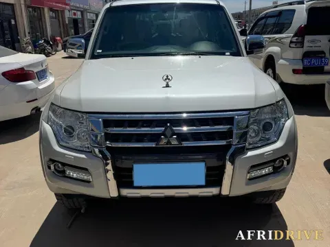 2018 Mitsubishi Pajero 2