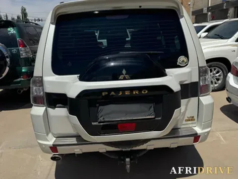 2018 Mitsubishi Pajero 7