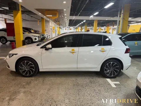2023 Volkswagen Golf 2