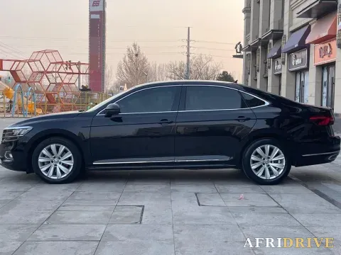 2019 Volvo V40 2