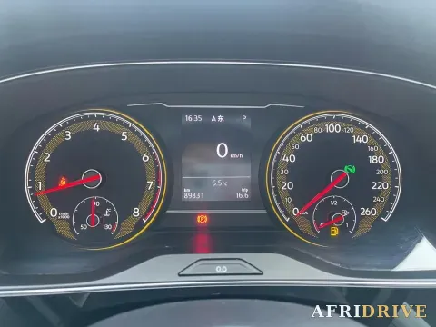 2019 Volvo V40 12