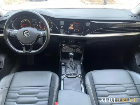 2019 Volvo V40 6