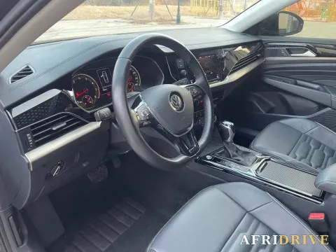 2019 Volvo V40 10