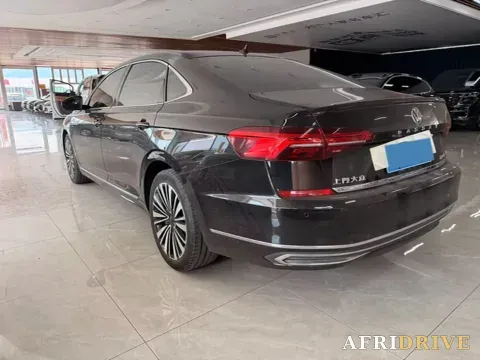 2019 Volvo V40 2