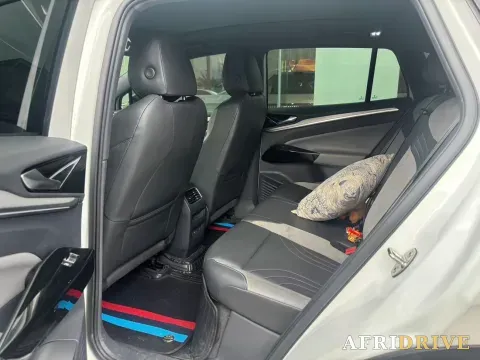 2022 Neta S 6
