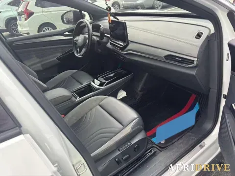 2022 Neta S 8