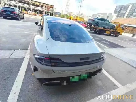 2024 MI SU7 5