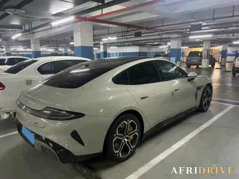 2024 MI SU7 3