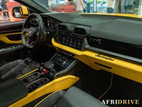 2025 Lamborghini Urus SE 7