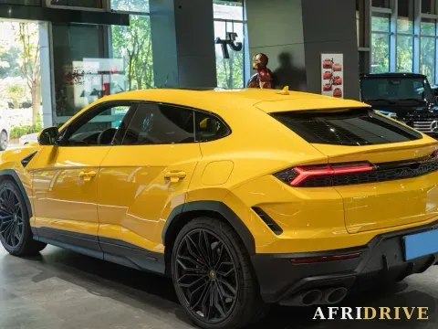 2025 Lamborghini Urus SE 8