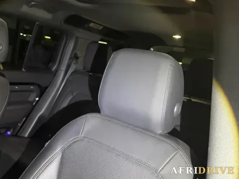 2025 Land Rover Defender 4