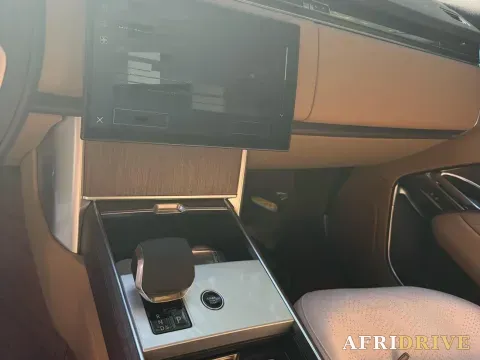 2025 Land Rover Range Rover 3