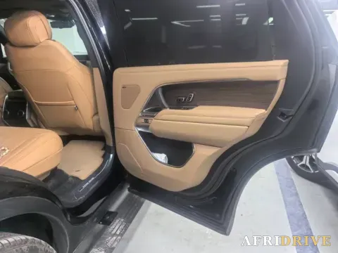 2025 Land Rover Range Rover 4