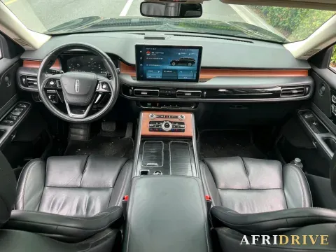 2021 Lincoln Aviator 2