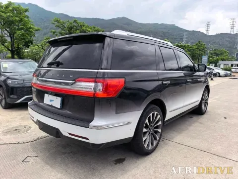 2019 Lincoln Navigator 7