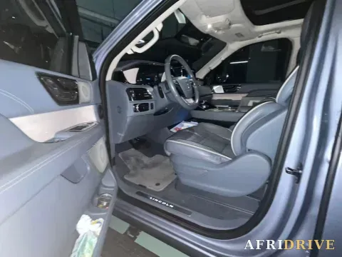 2020 Lincoln Navigator 2