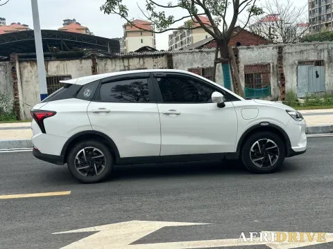 2021 Neta V 7