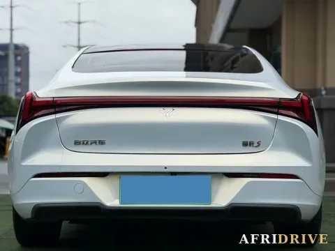 2022 Neta S 8